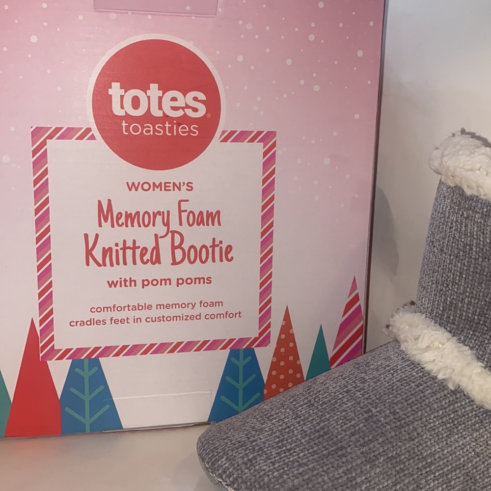 Totes Toasties Women’s Memory Foam, Knitted Bootie pom-poms Gray large 8/9 - Picture 5 of 8